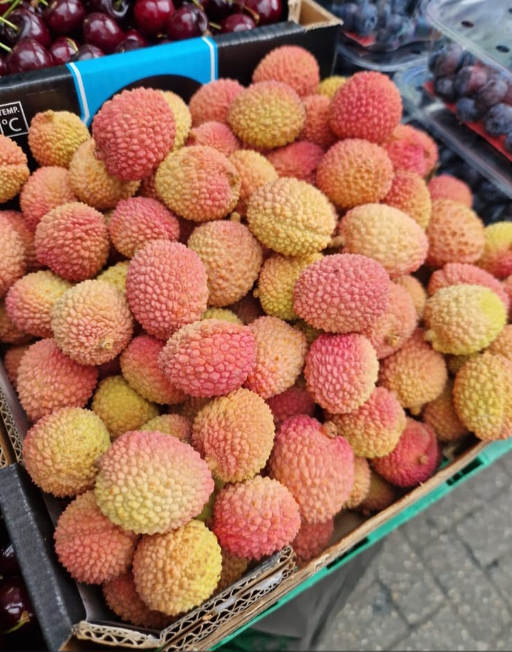 Fresh lychees